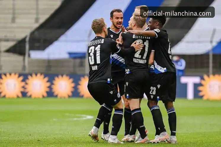 雷霆加时赛力克活塞 vs 米兰体育平台观赛新体验：一场攻防博弈的全方位解读